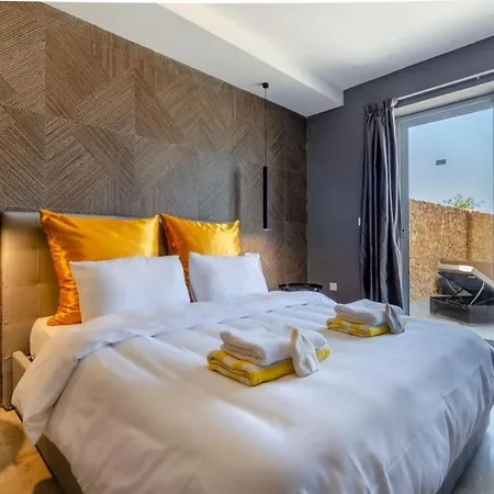 דירה Hygge With Large Communal Pool And Private Hot Tub *