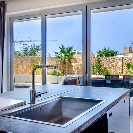 Hygge With Large Communal Pool And Private Hot Tub דירה *