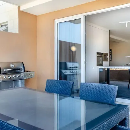 Hygge With Large Communal Pool And Private Hot Tub *