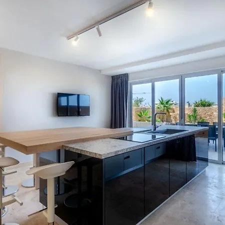 Hygge With Large Communal Pool And Private Hot Tub * Xagħra