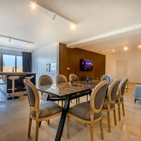 Hygge With Large Communal Pool And Private Hot Tub *