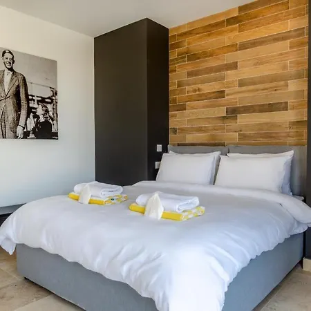 Lägenhet Hygge With Large Communal Pool And Private Hot Tub