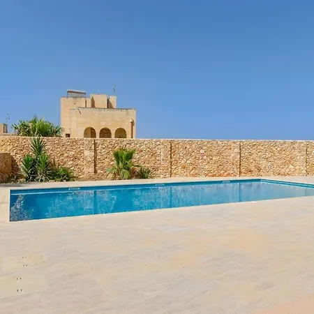 Hygge With Large Communal Pool And Private Hot Tub * Xagħra