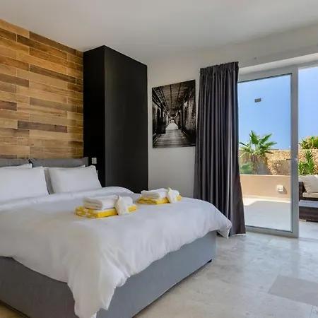 Lägenhet Hygge With Large Communal Pool And Private Hot Tub *