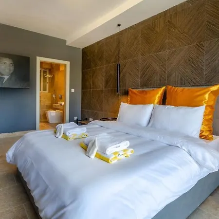 Hygge With Large Communal Pool And Private Hot Tub Xaghra