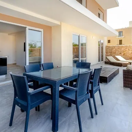 Apartment Hygge With Large Communal Pool And Private Hot Tub