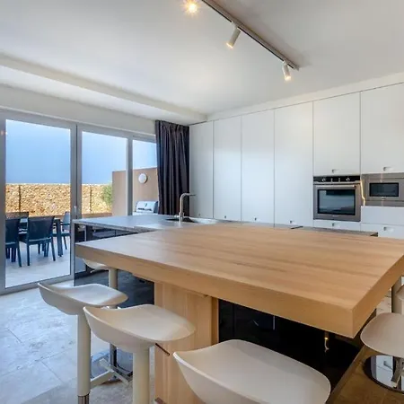 Hygge With Large Communal Pool And Private Hot Tub * Xagħra