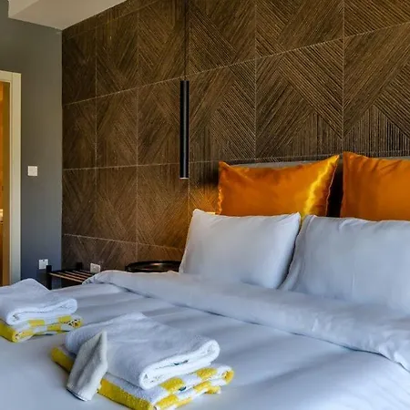 Hygge With Large Communal Pool And Private Hot Tub Apartment Xaghra
