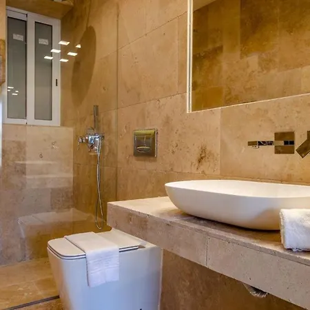 Hygge With Large Communal Pool And Private Hot Tub Apartmán *