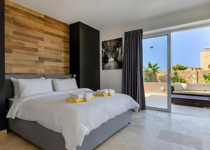 아파트 Hygge With Large Communal Pool And Private Hot Tub *