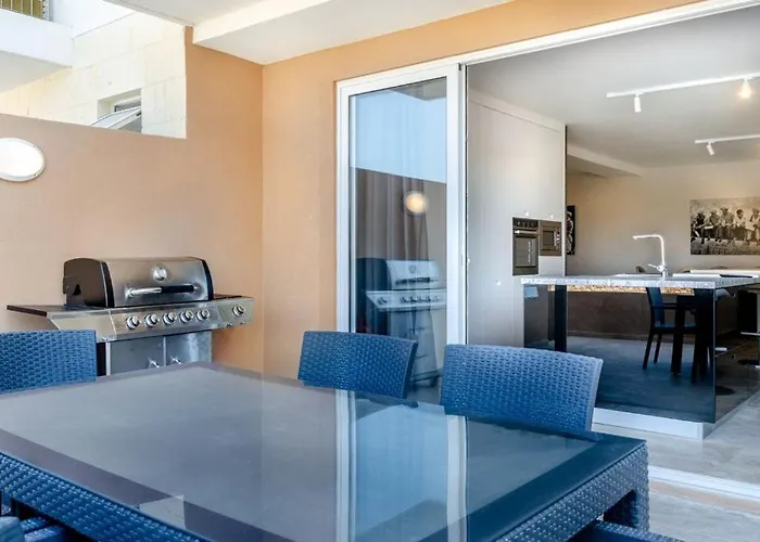 Hygge With Large Communal Pool And Private Hot Tub *