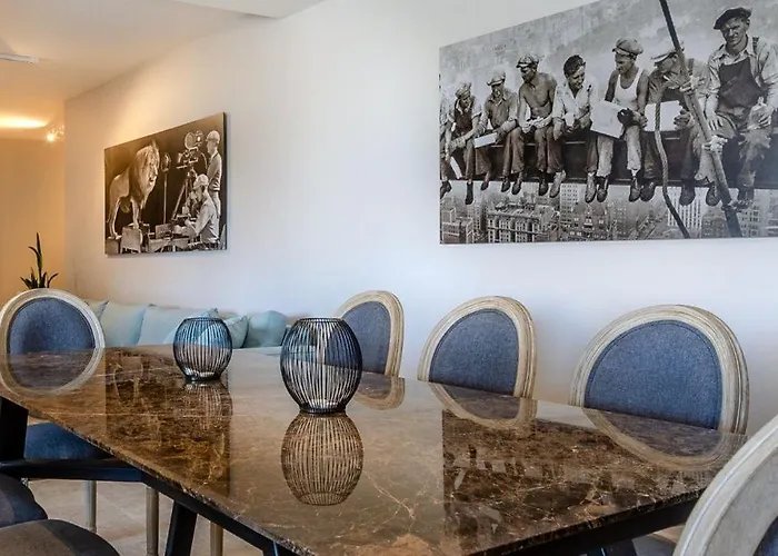 아파트 Hygge With Large Communal Pool And Private Hot Tub *