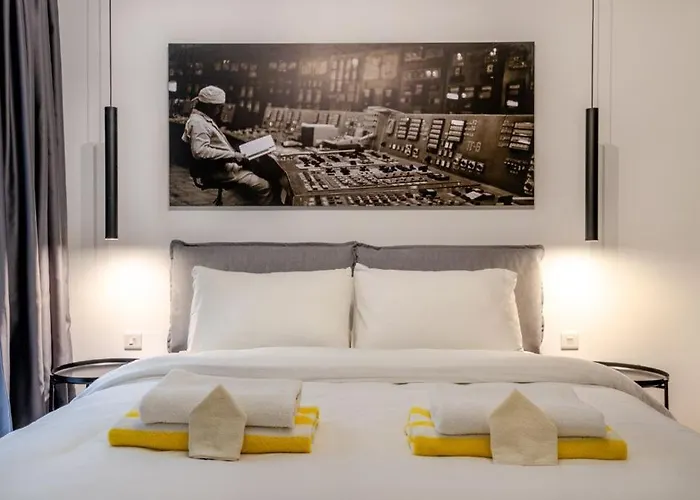 아파트 Hygge With Large Communal Pool And Private Hot Tub