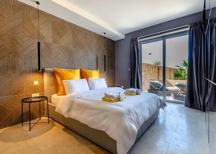 아파트 Hygge With Large Communal Pool And Private Hot Tub