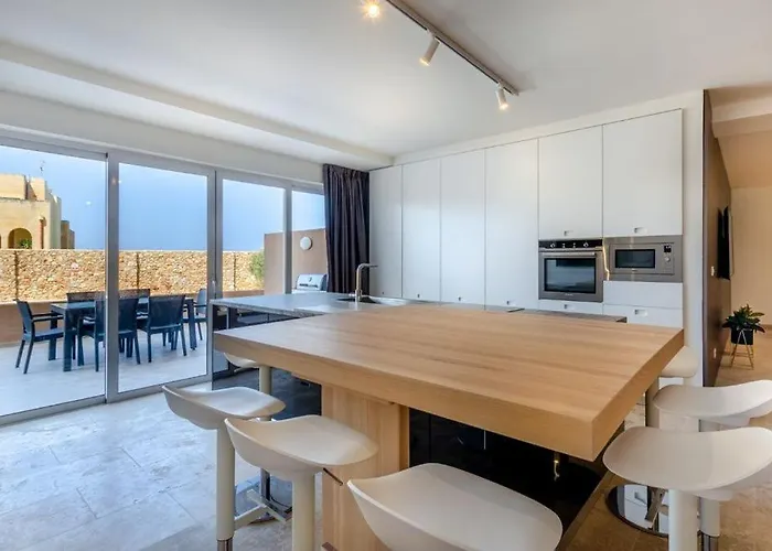 Hygge With Large Communal Pool And Private Hot Tub * 자프라