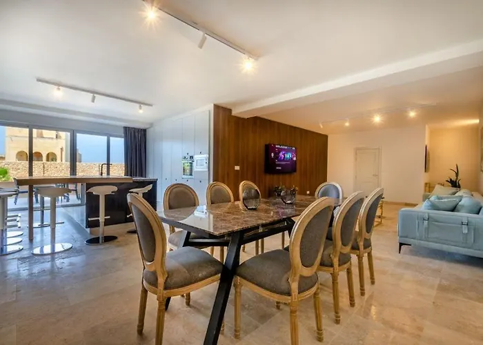 Hygge With Large Communal Pool And Private Hot Tub *