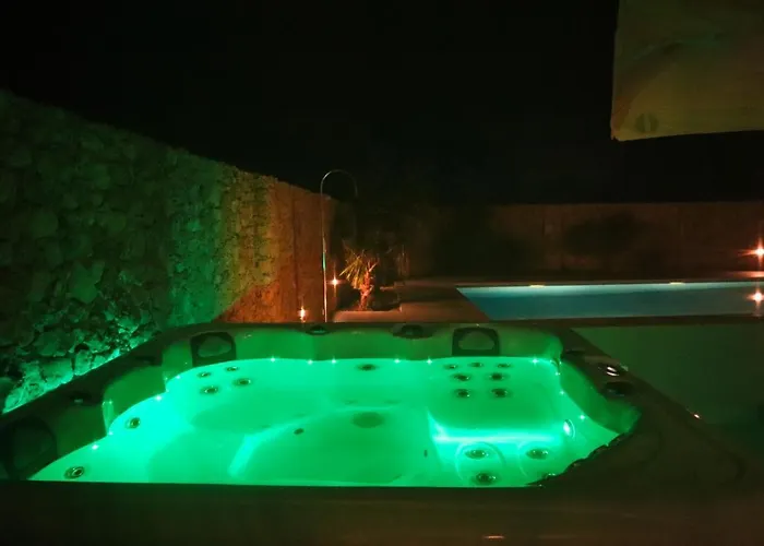 Hygge With Large Communal Pool And Private Hot Tub 아파트